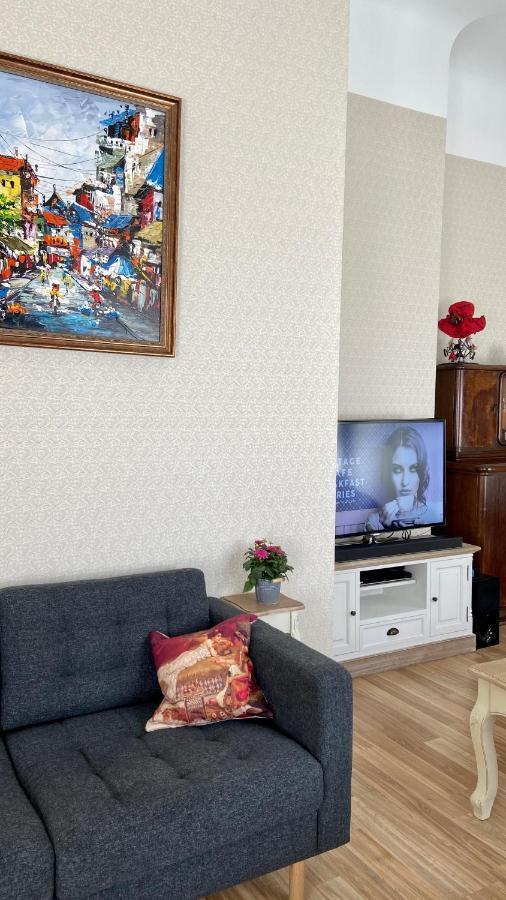 Elegant Apartment In Historical Centre & Free Locked Parking Рига Экстерьер фото