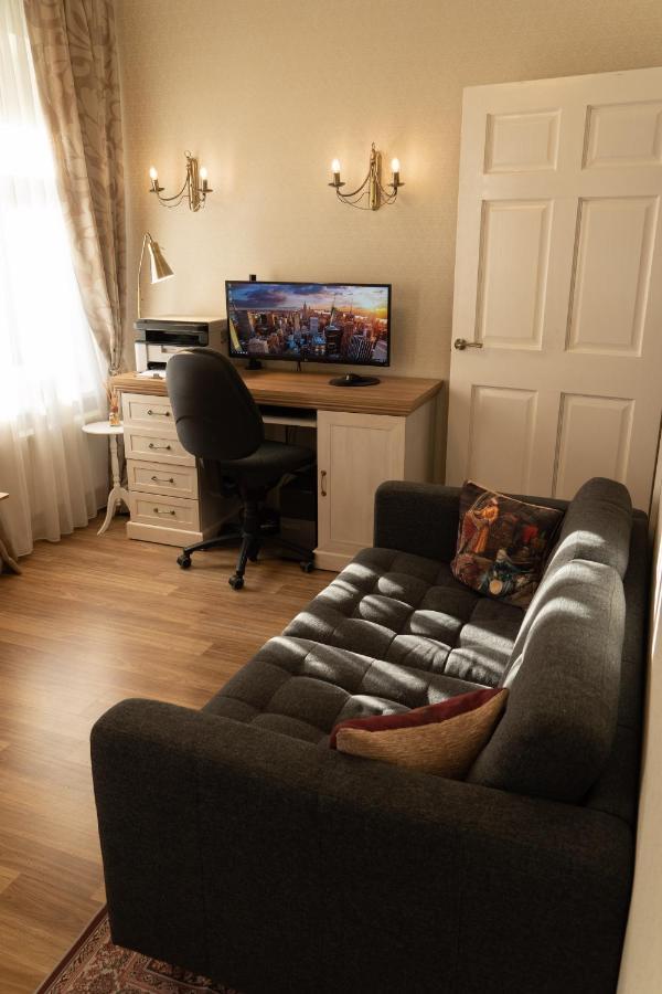 Elegant Apartment In Historical Centre & Free Locked Parking Рига Экстерьер фото