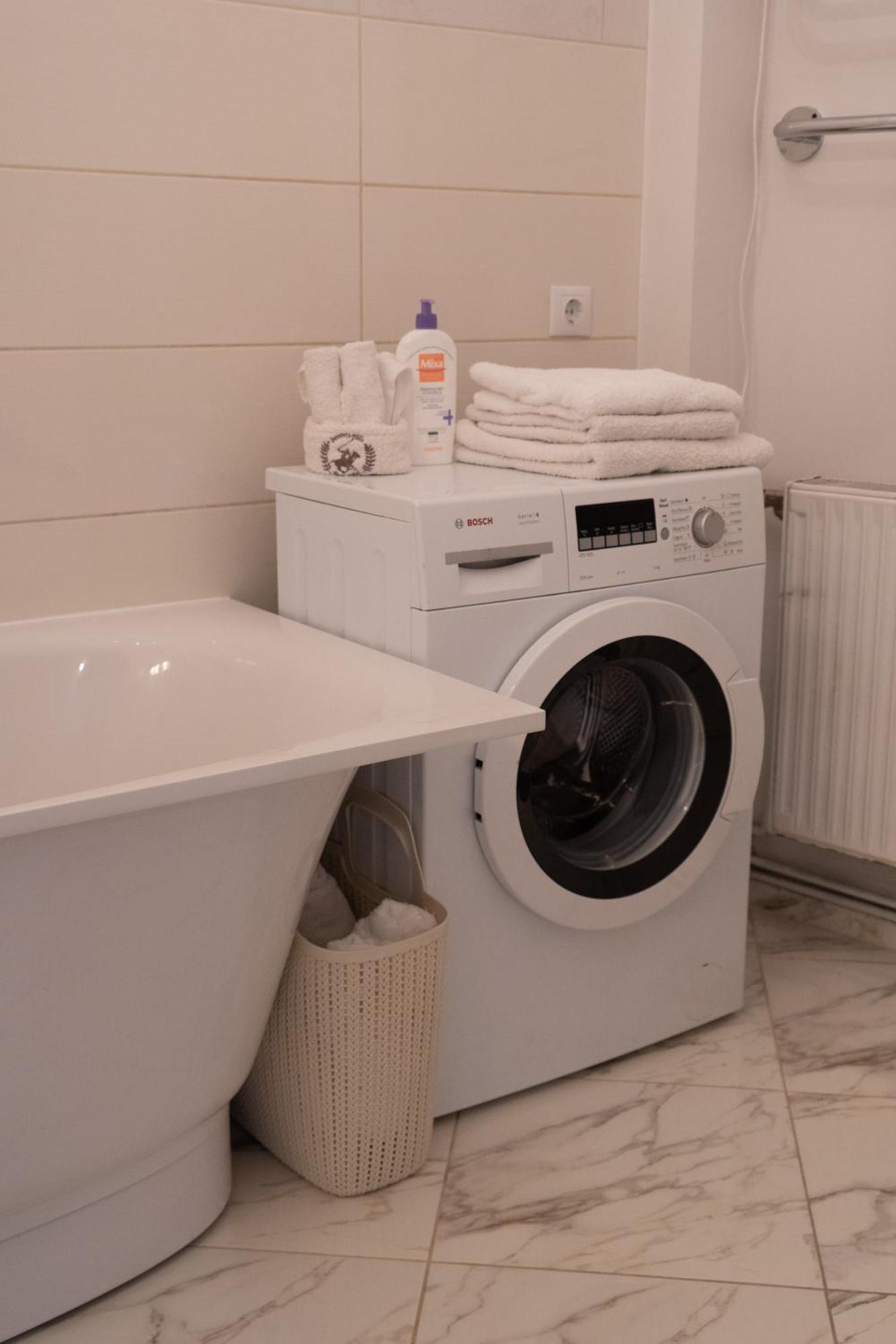 Elegant Apartment In Historical Centre & Free Locked Parking Рига Экстерьер фото